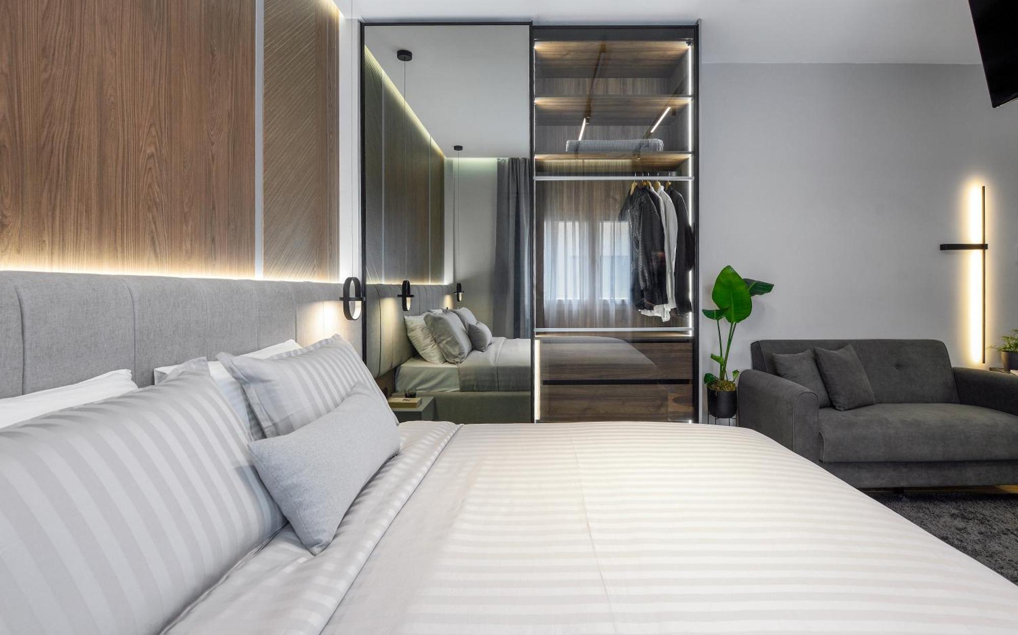 Aristotelian Virtues - Tharros Apartment
