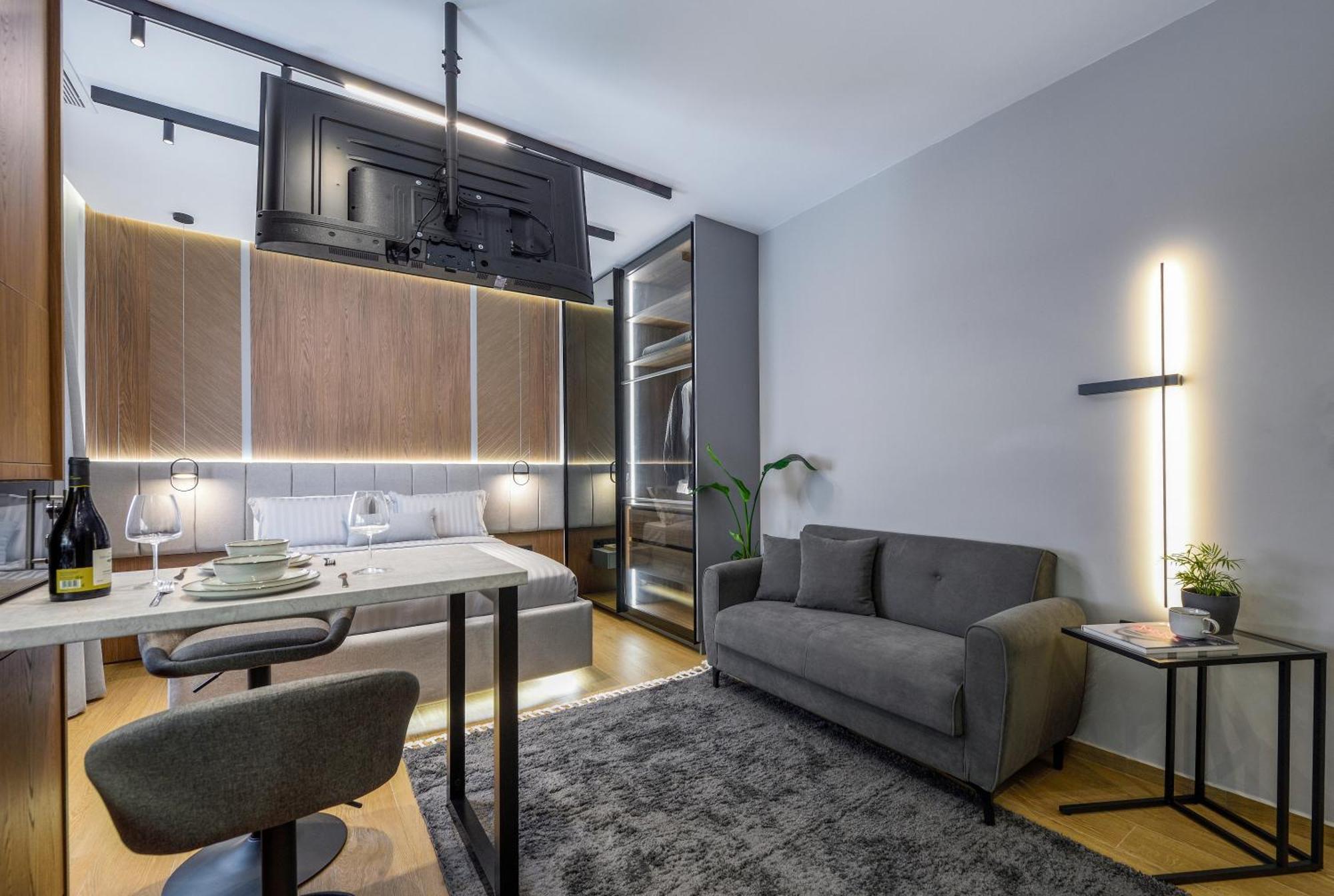 Aristotelian Virtues - Tharros Appartement *